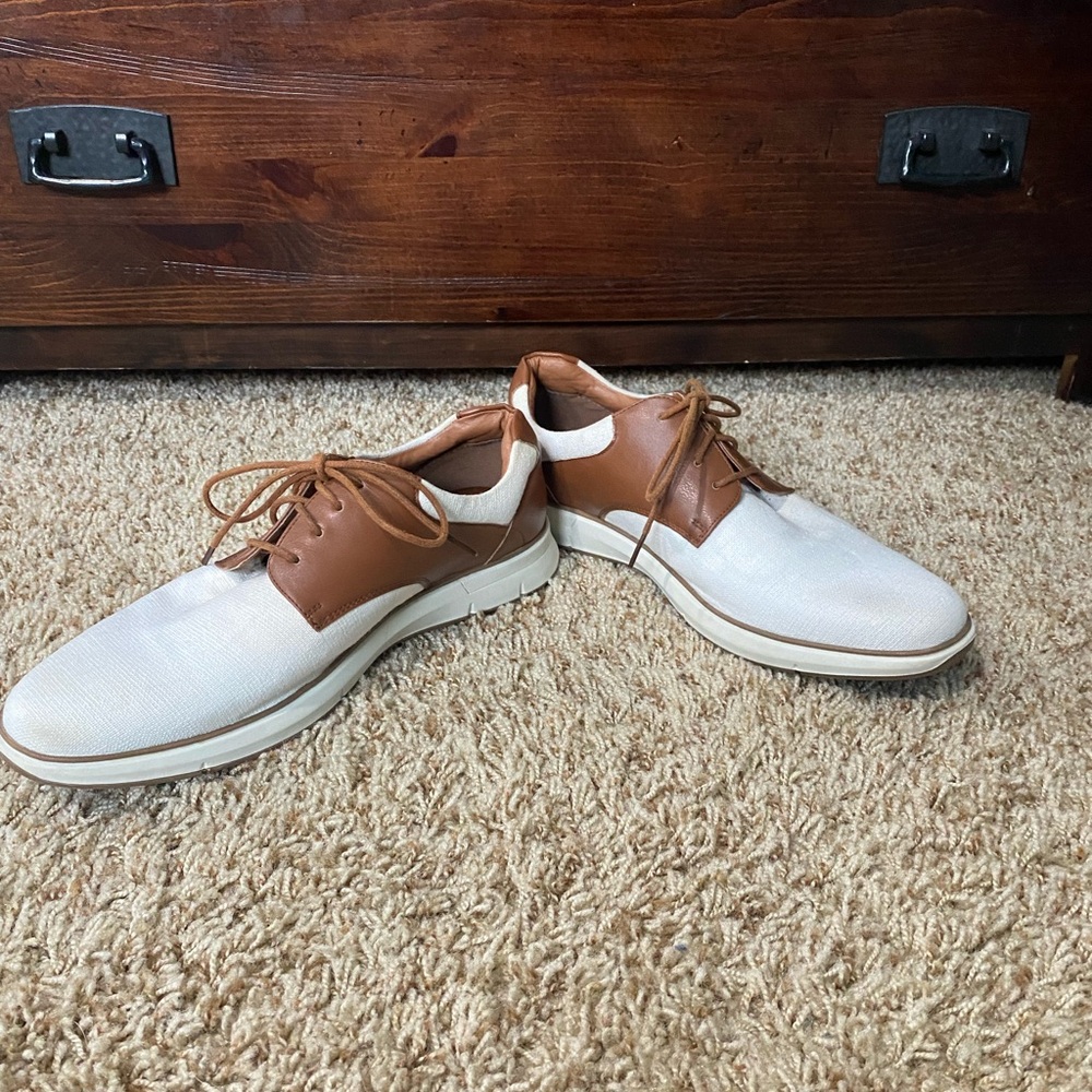 Men’s 8 Van Heusen Dress Shoes